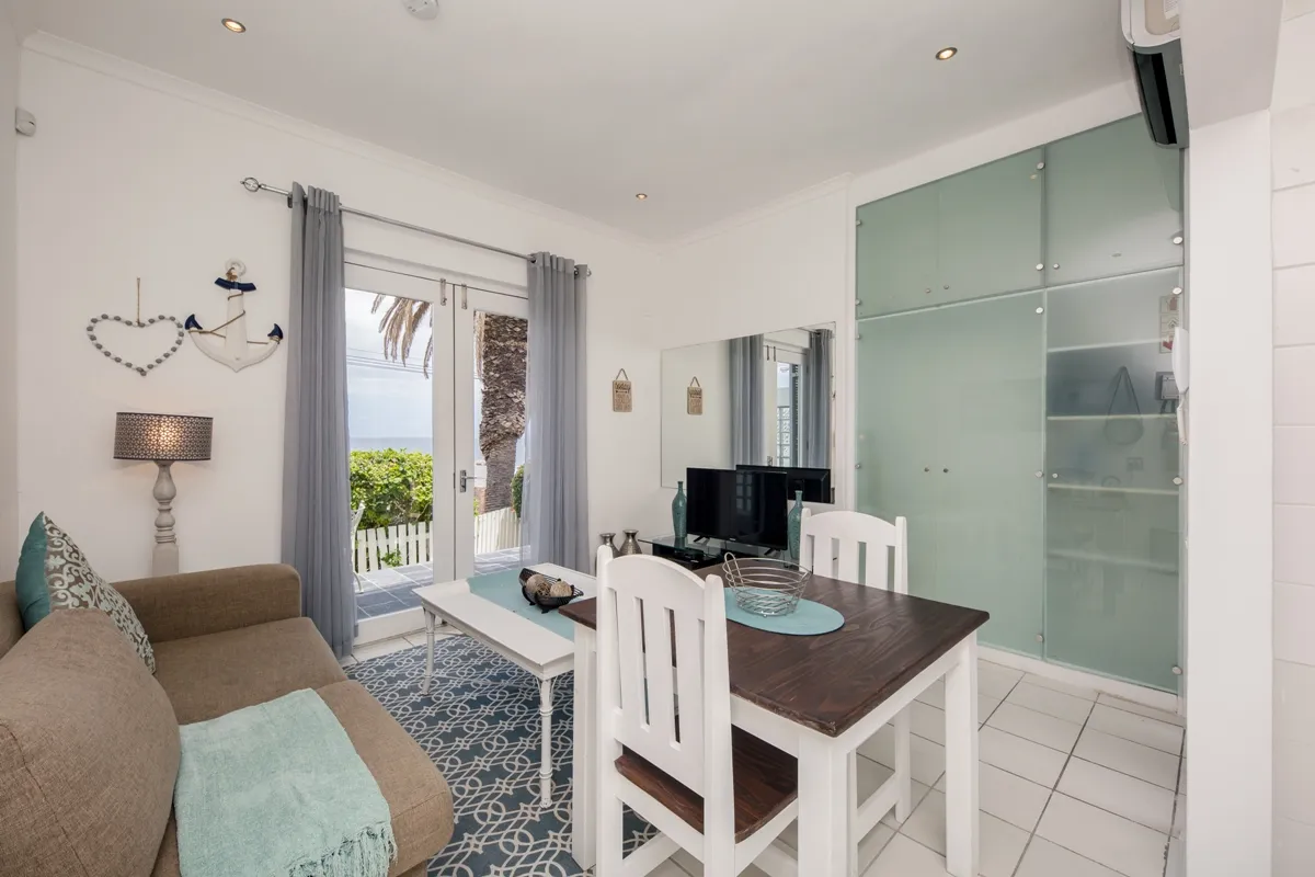 Indigo Bay - The Boat, Camps Bay