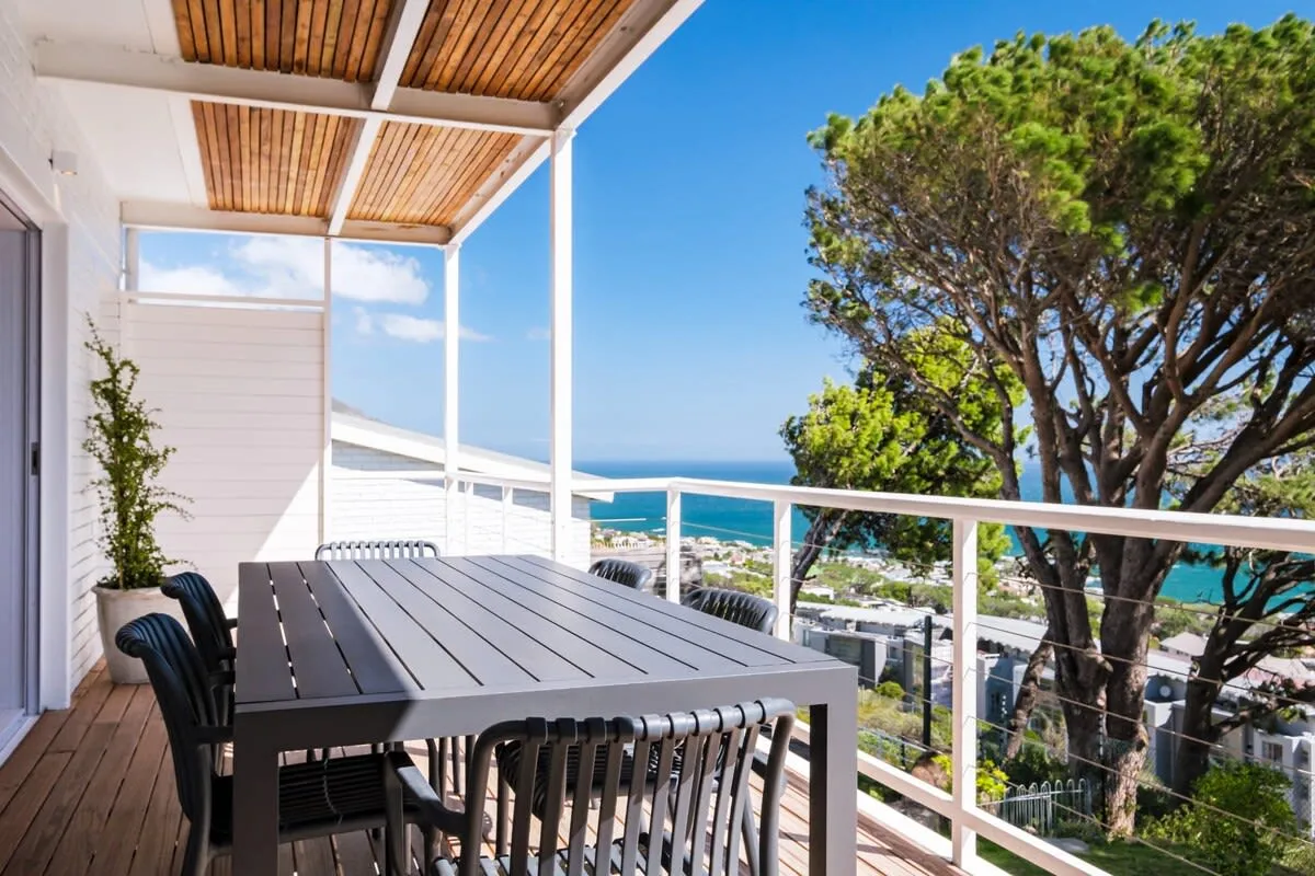 Ixesha Camps Bay, Bakoven