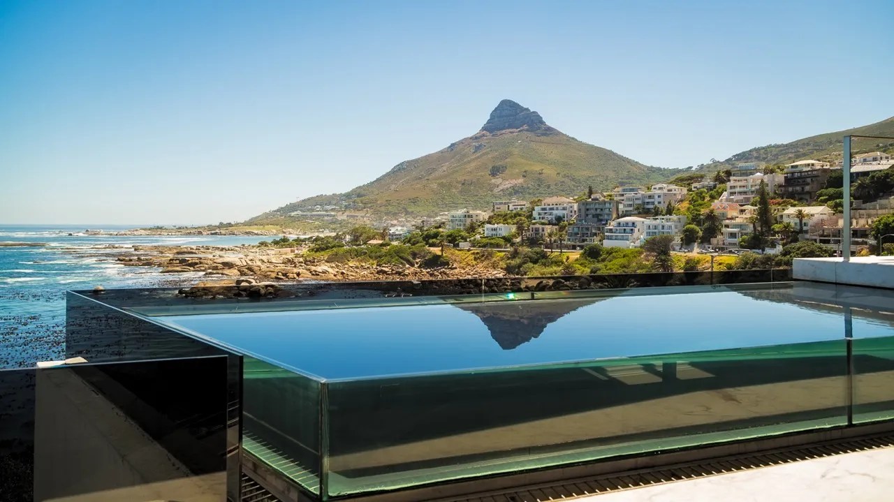 Bali Bay Luxury Penthouse, Camps Bay