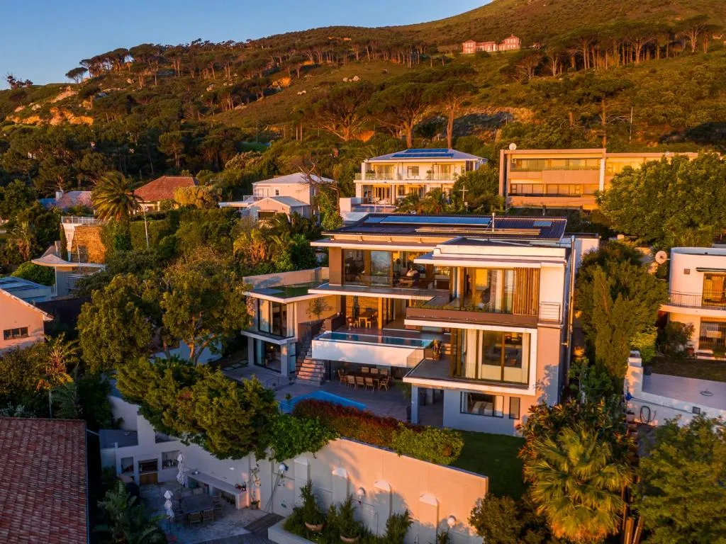 Loanda Villa, Bakoven