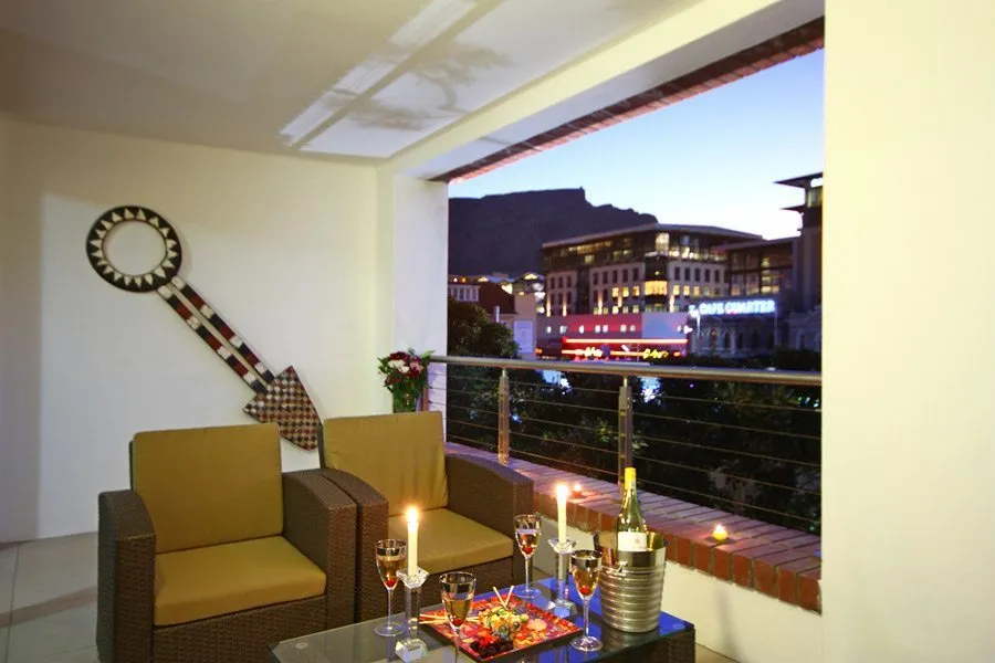 The Rockwell 213, De Waterkant