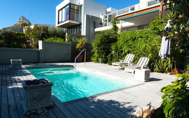 Horak Avenue Townhouse, Bakoven