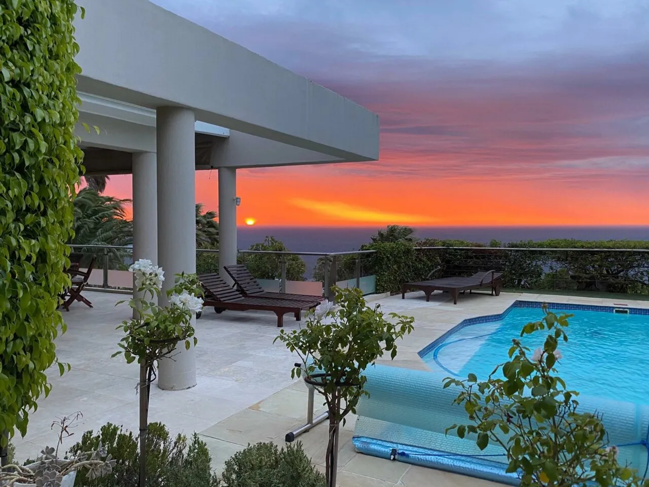 Camps Bay Sunsets, Bakoven
