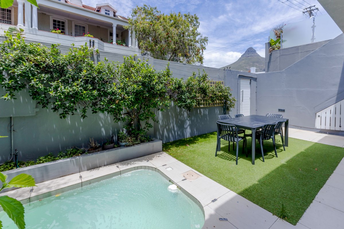 Sea Point Select, Sea Point