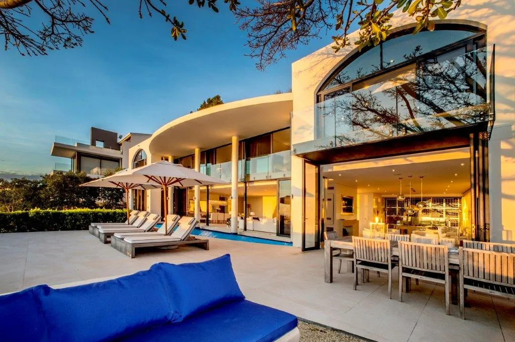 Majestic Villa, Bakoven