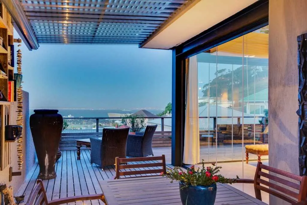 Rhine Stone, Sea point