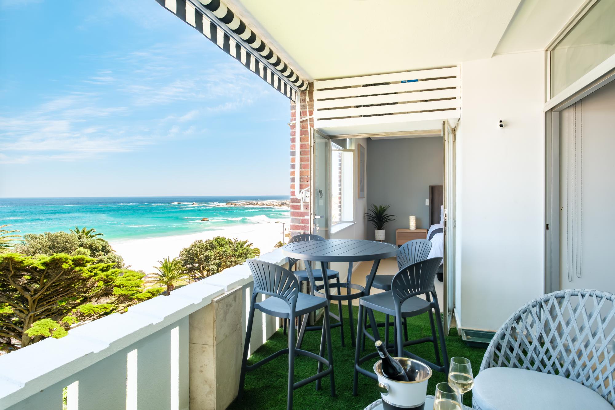 Palm Bay, Camps bay