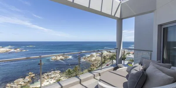 62 Camps Bay, Bakoven