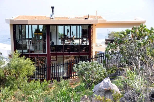Glass House, Bakoven