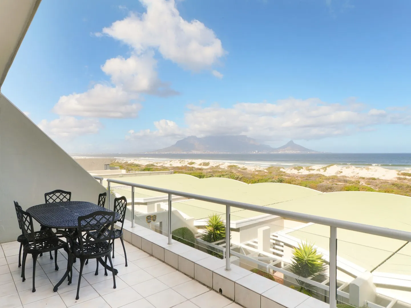 Dolphin Beach Beauty, Table View