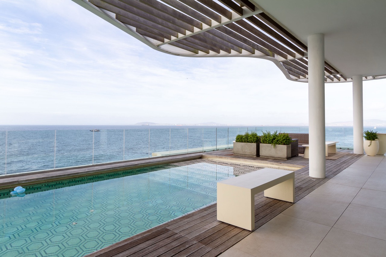 East West Penthouse, Mouille Point