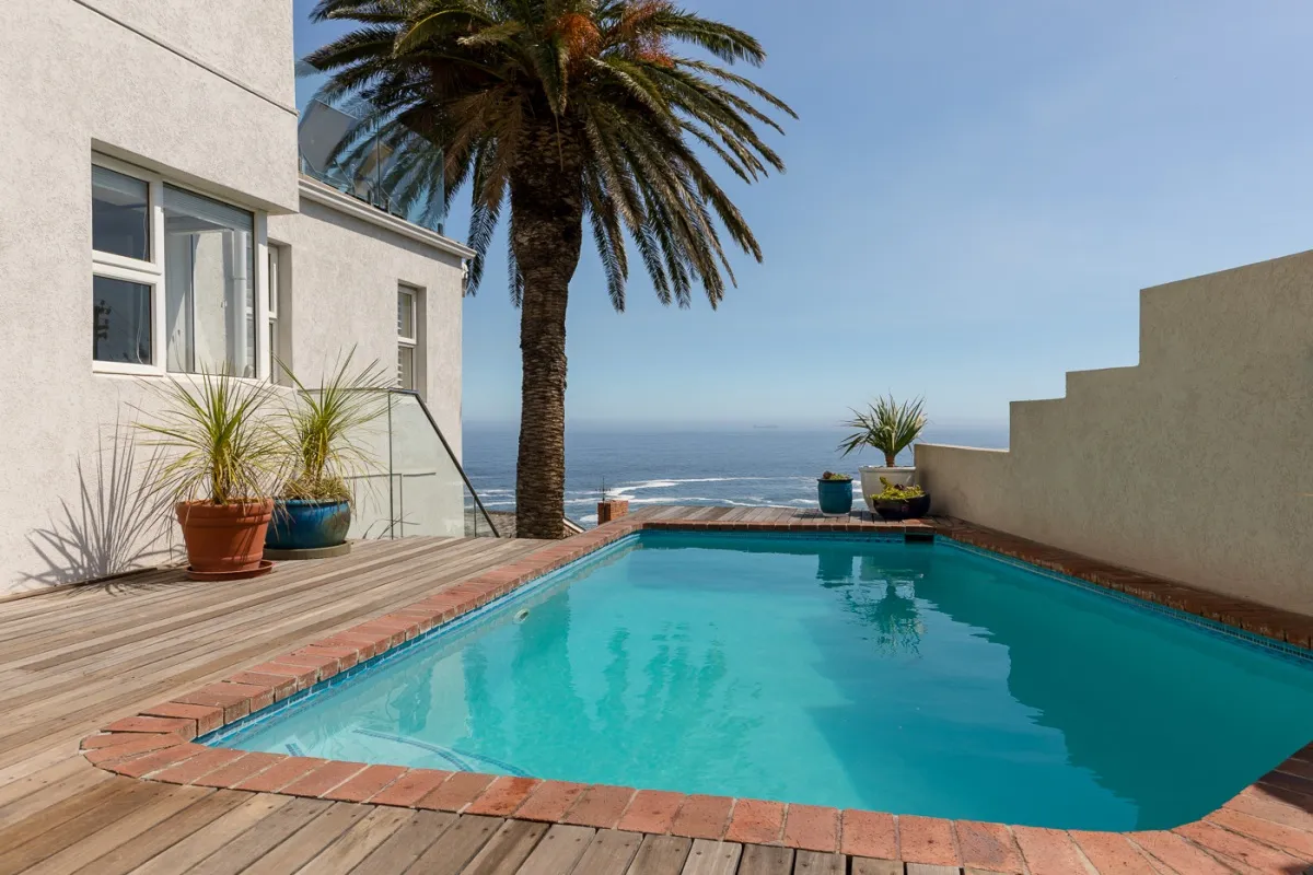 Beach Steps, Camps Bay