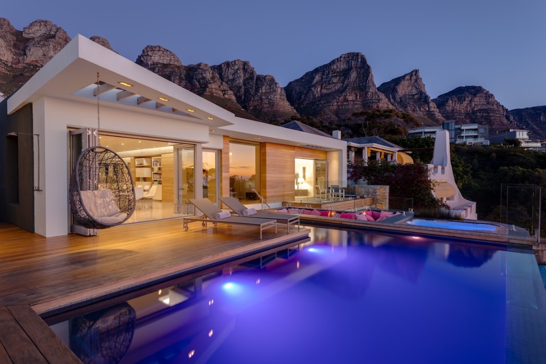 Element House, Bakoven