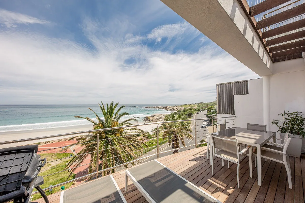 Seasonsfind - Sunset, camps bay