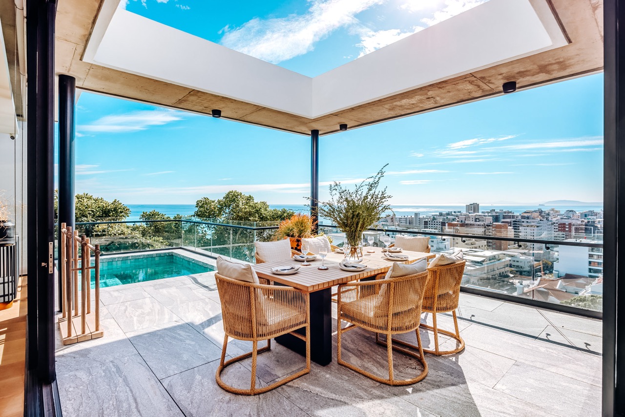Plush Penthouse, Sea Point