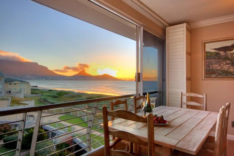 Neptune Isle 317, Bloubergstrand
