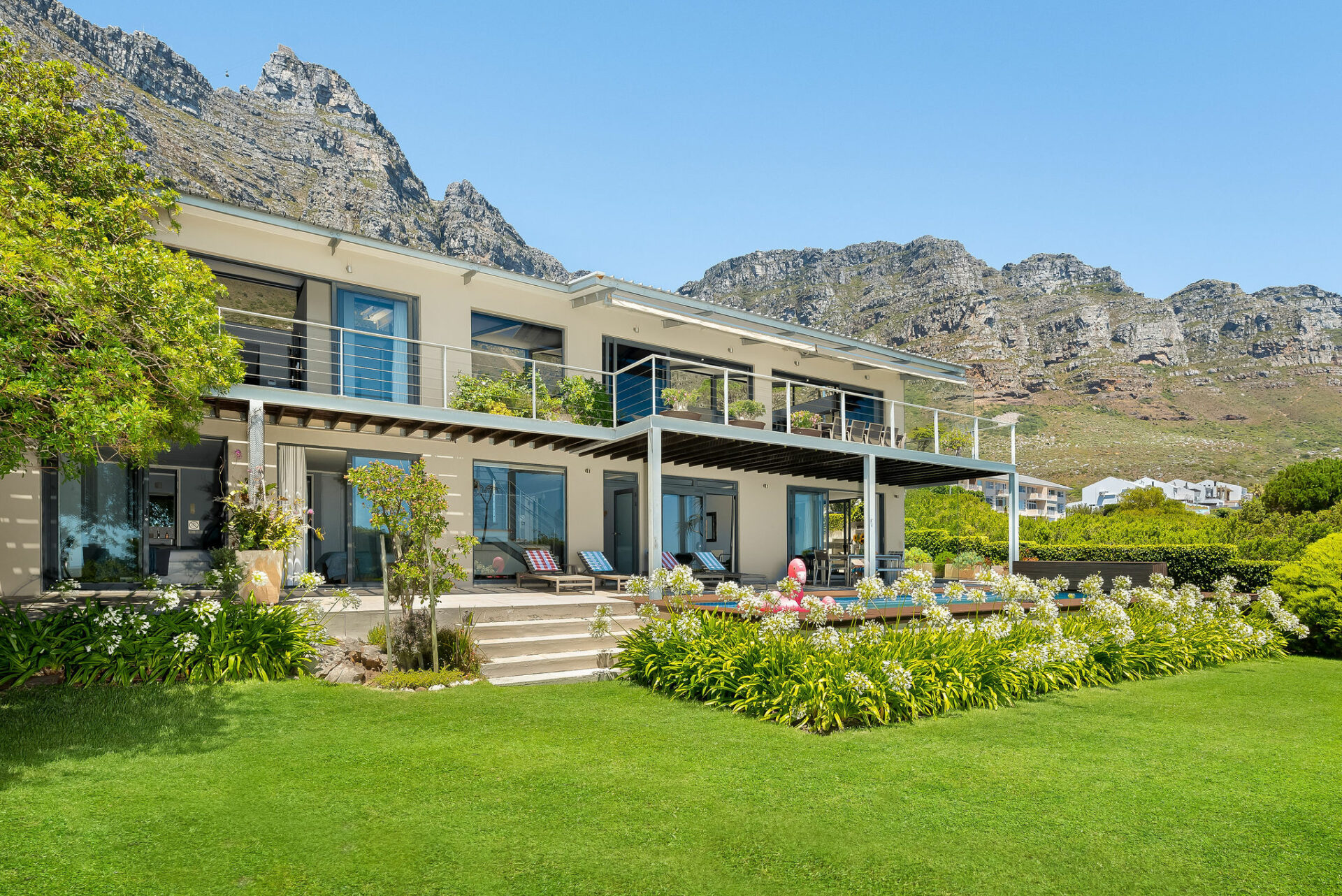 Camps Bay Hely, Camps Bay
