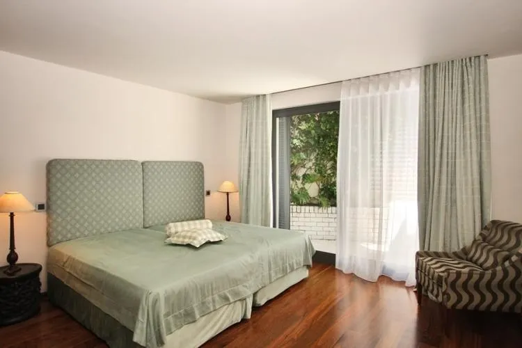 property_[object Object]_13