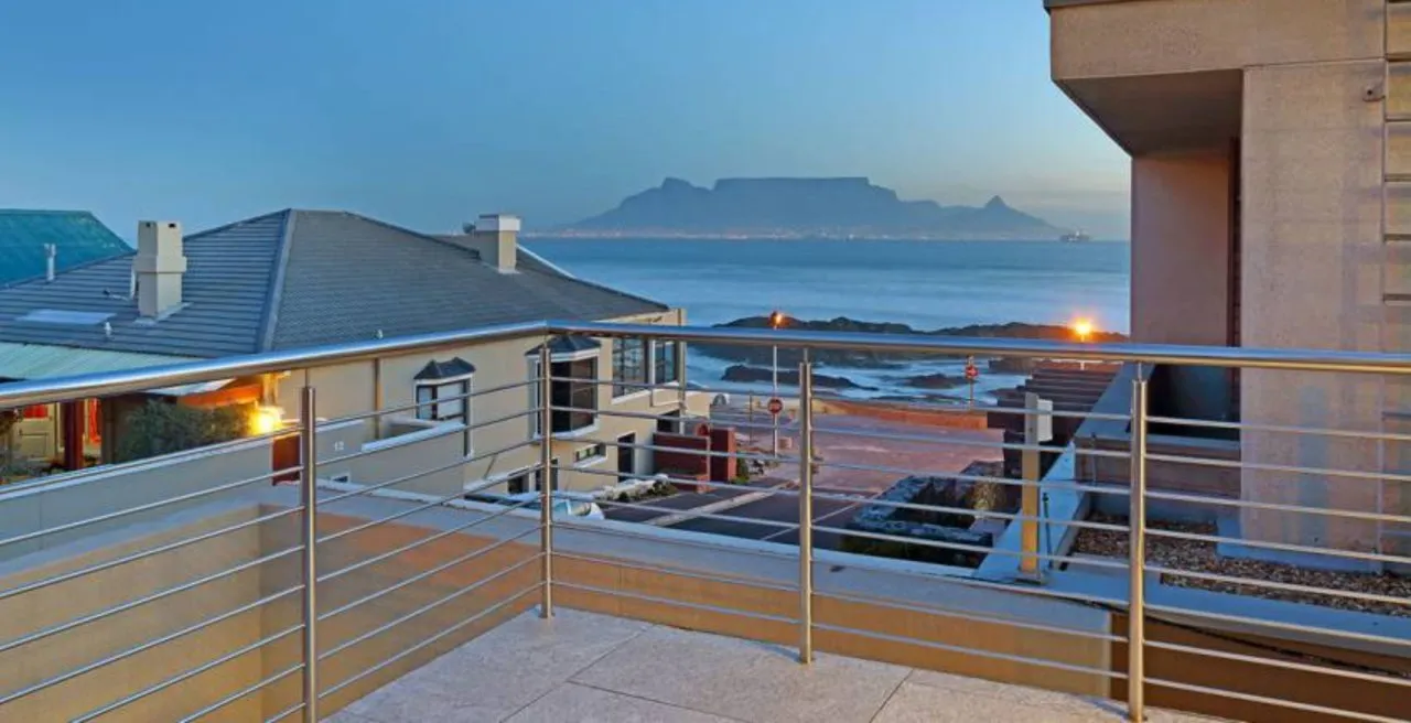 Biccard Views Villa, Bloubergstrand