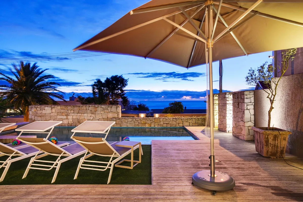 Lion's Crest Villa, Bakoven
