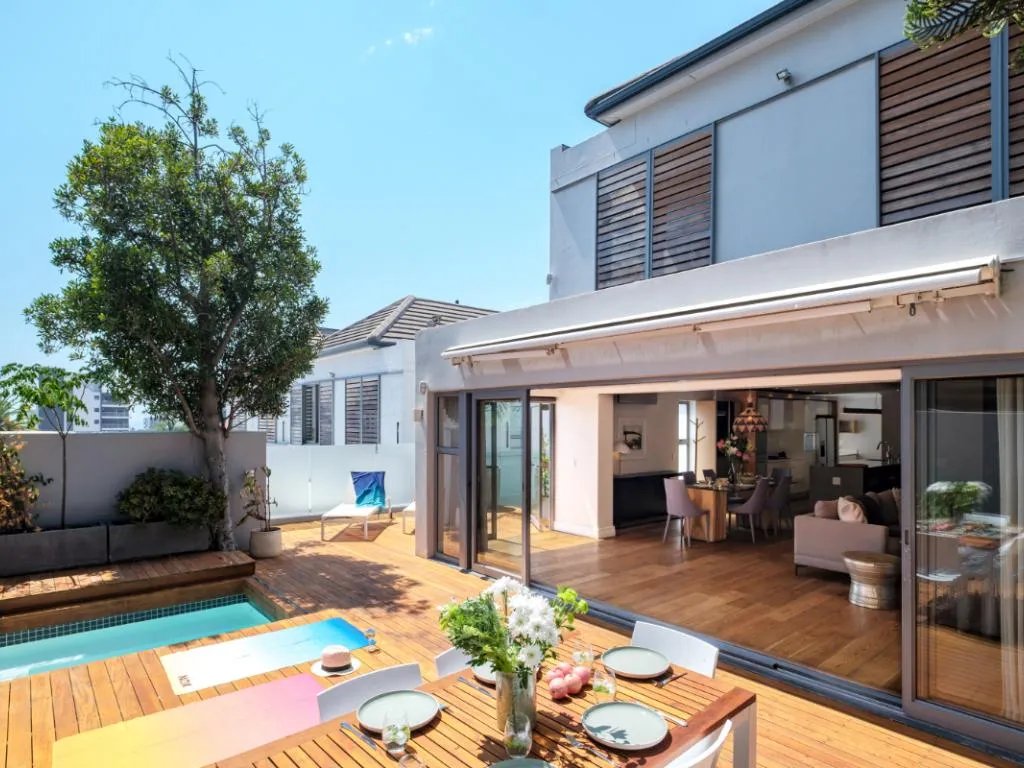 Aureto, Sea Point