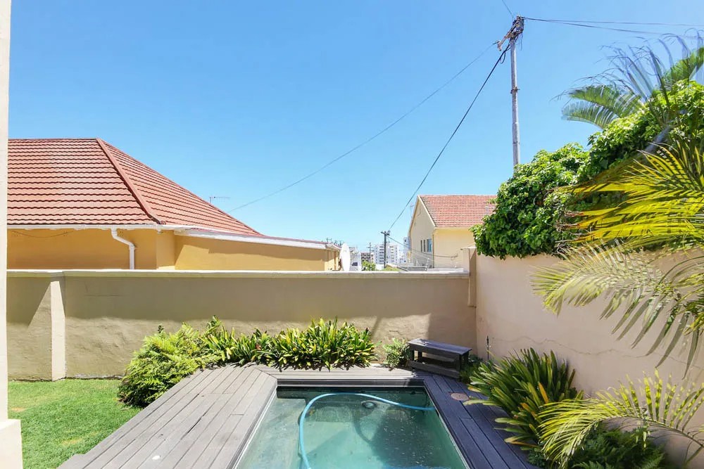 Holiday House Queens, Sea Point