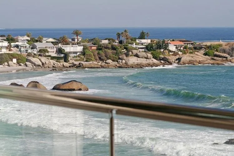 La Corniche, Clifton