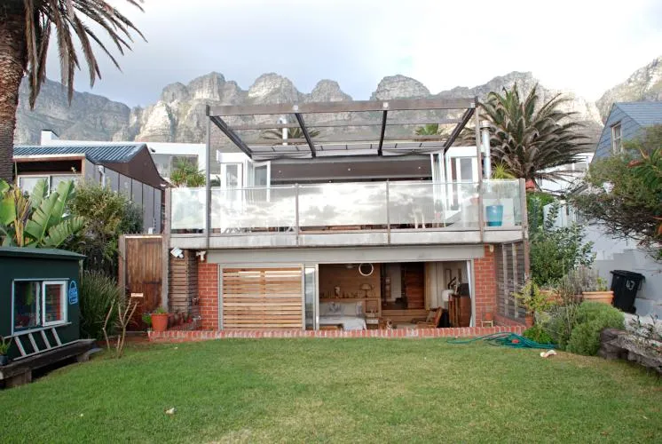 Sea Foam Bungalow, Bakoven