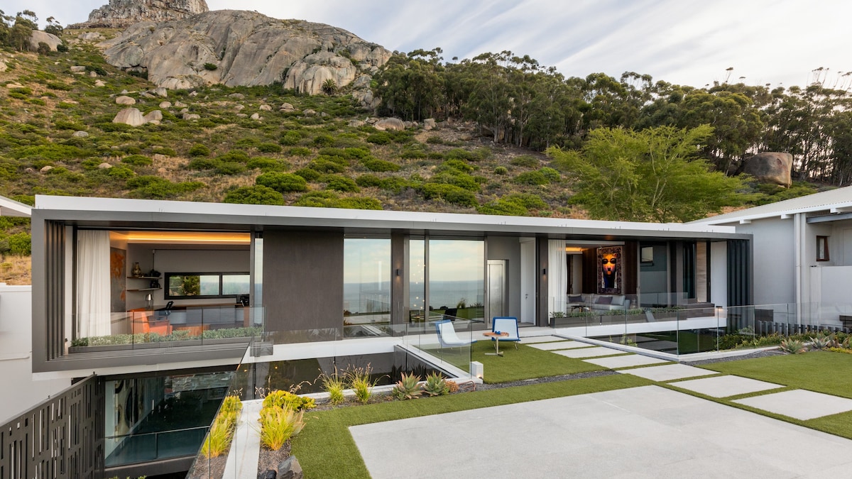 Sea Lion, Fresnaye