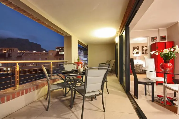 The Rockwell 206, De Waterkant