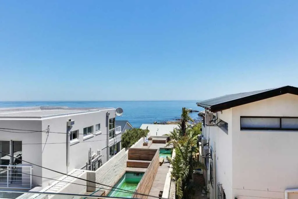 Bakoven Foreshore, Camps Bay