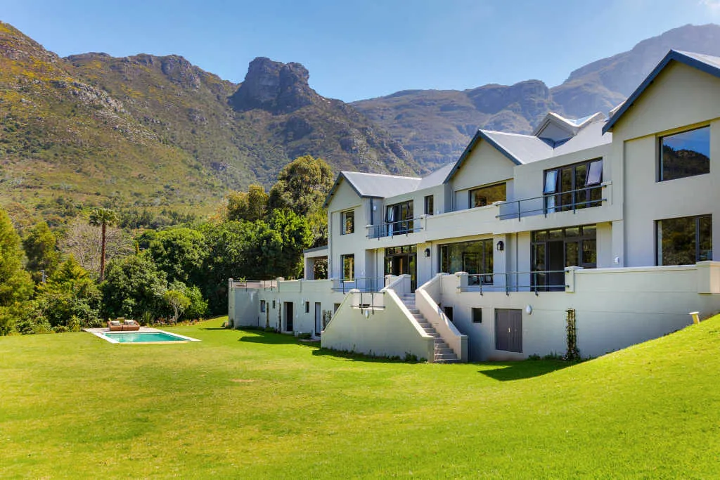 Bishopscourt Bliss, Bishopscourt