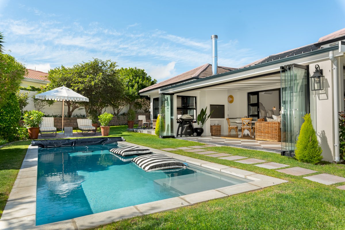 Constantia Plush, Constantia