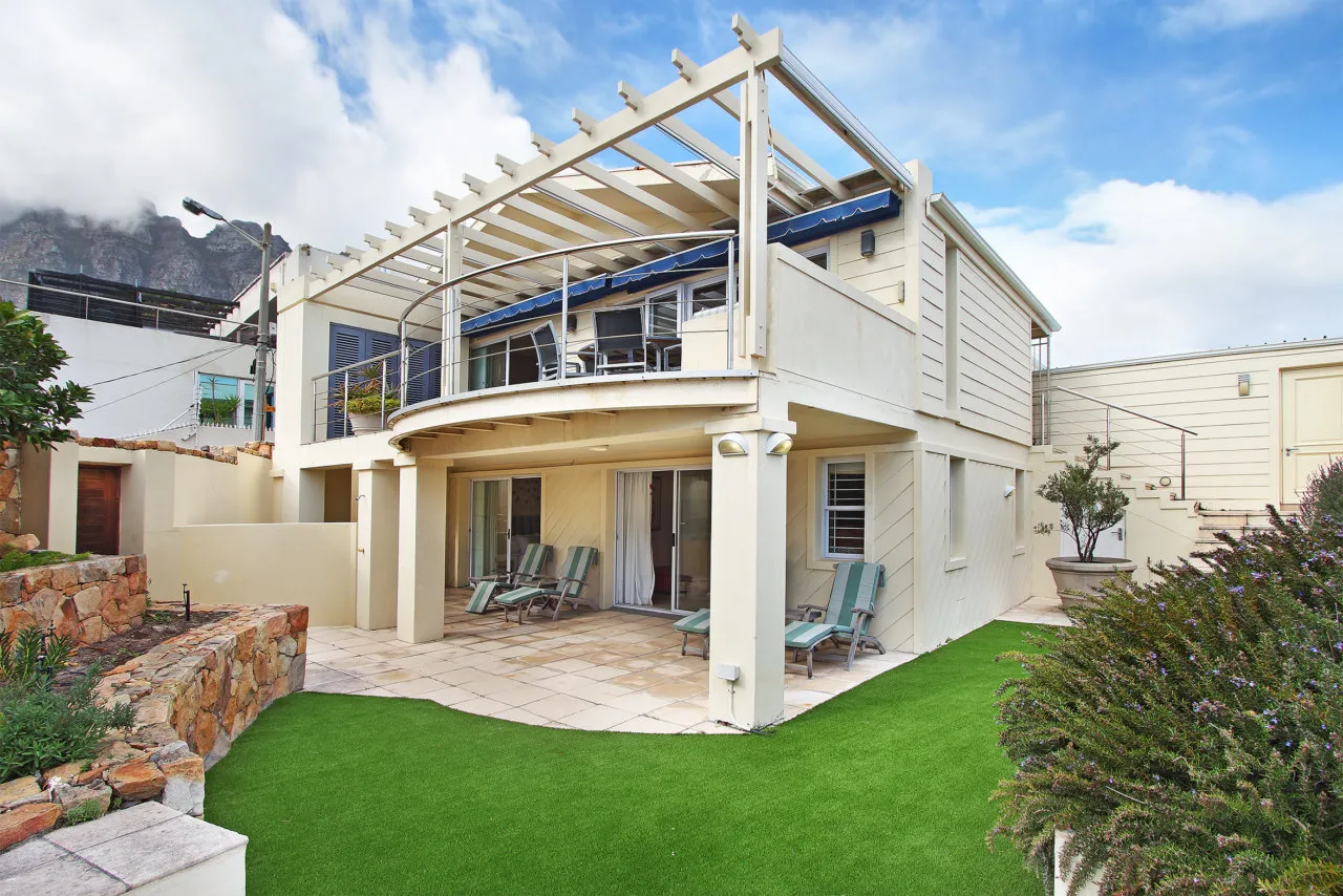 Beta Beach Villa, Bakoven