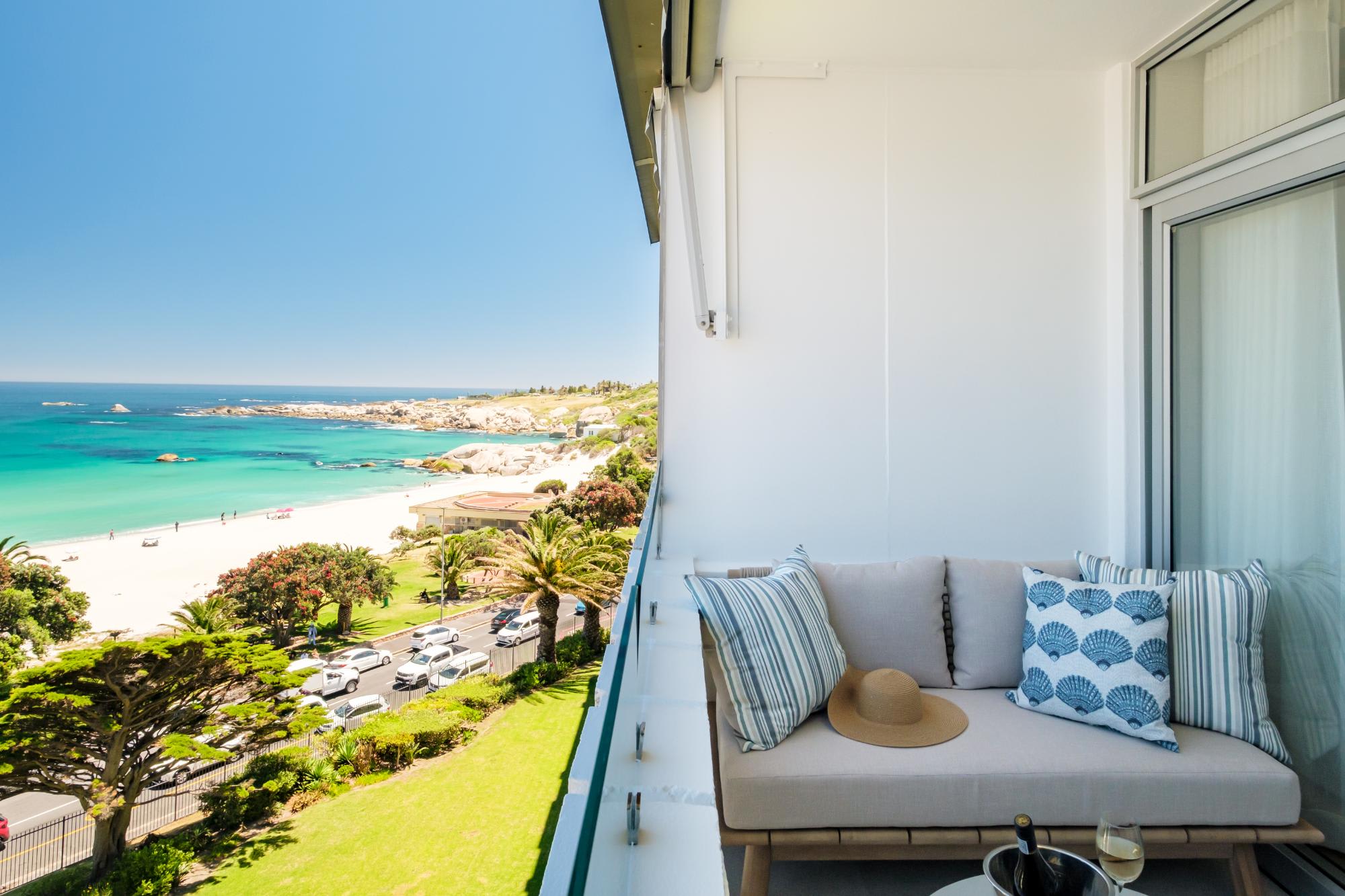Kyanos, Camps Bay