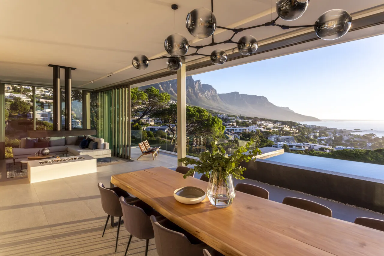 Montana Ruby, Camps Bay