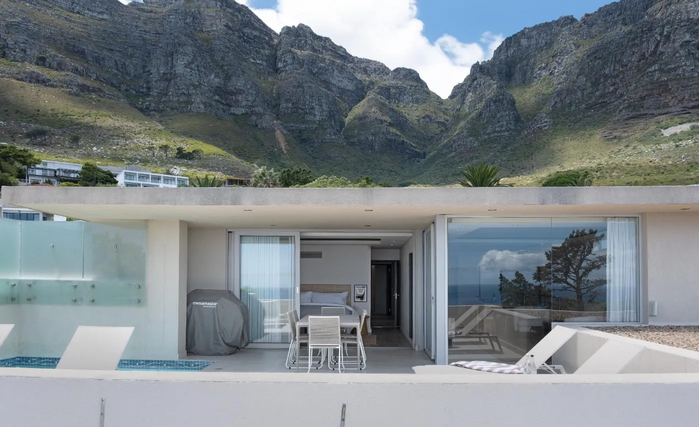Camps Bay Grace, Bakoven