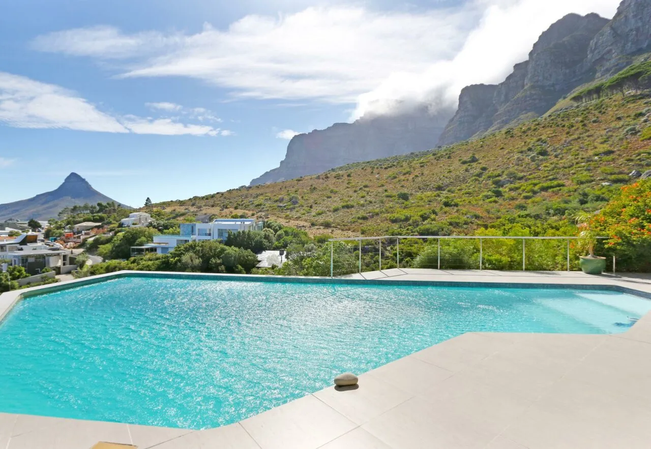 Callisto Villa, Bakoven