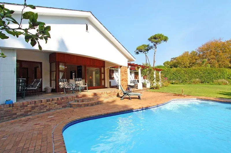 Constantia Danbury Cross, Constantia