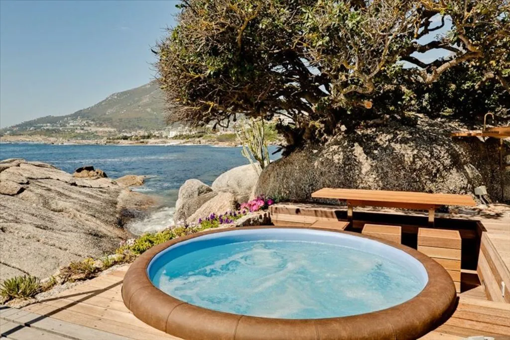 Beta Beach Bungalow, Bakoven
