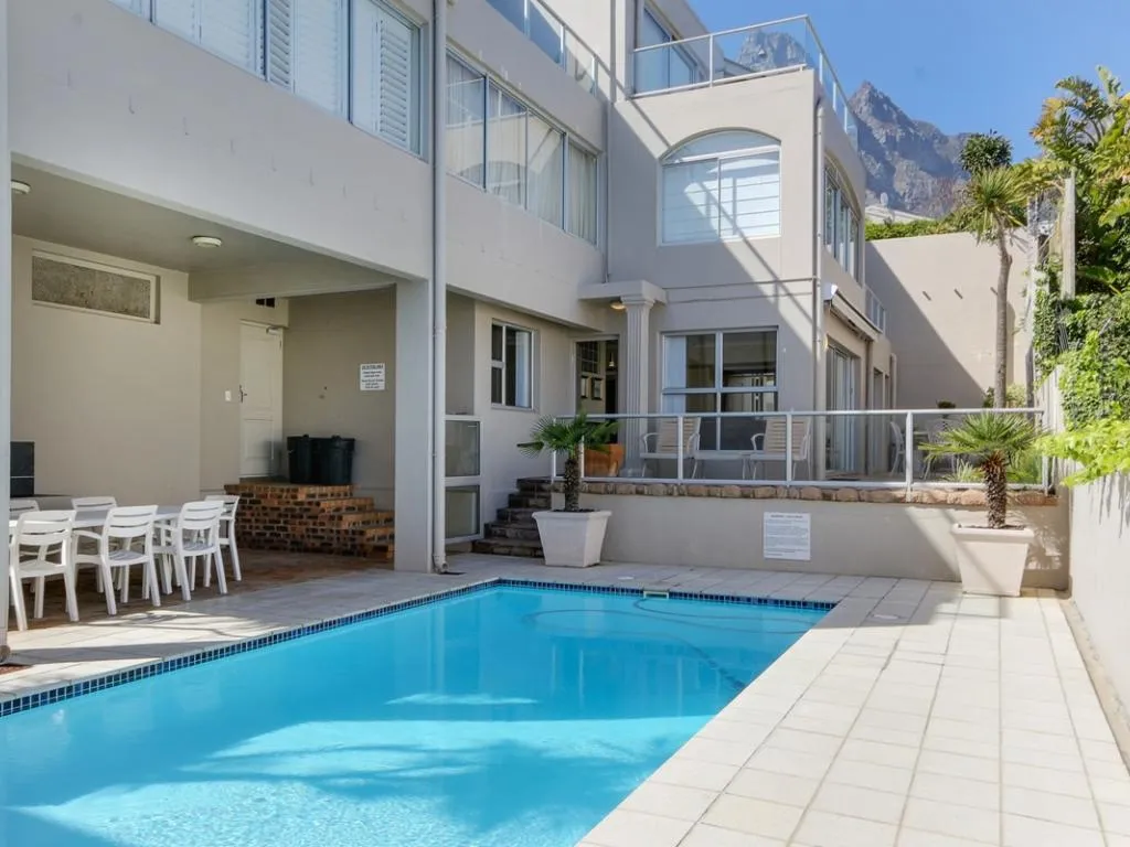 Lago, Camps Bay