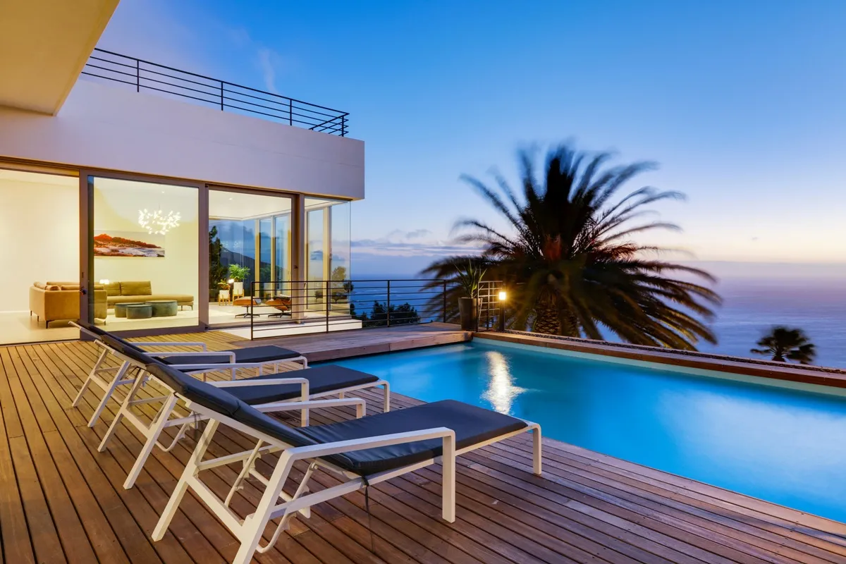 The Views, Bakoven
