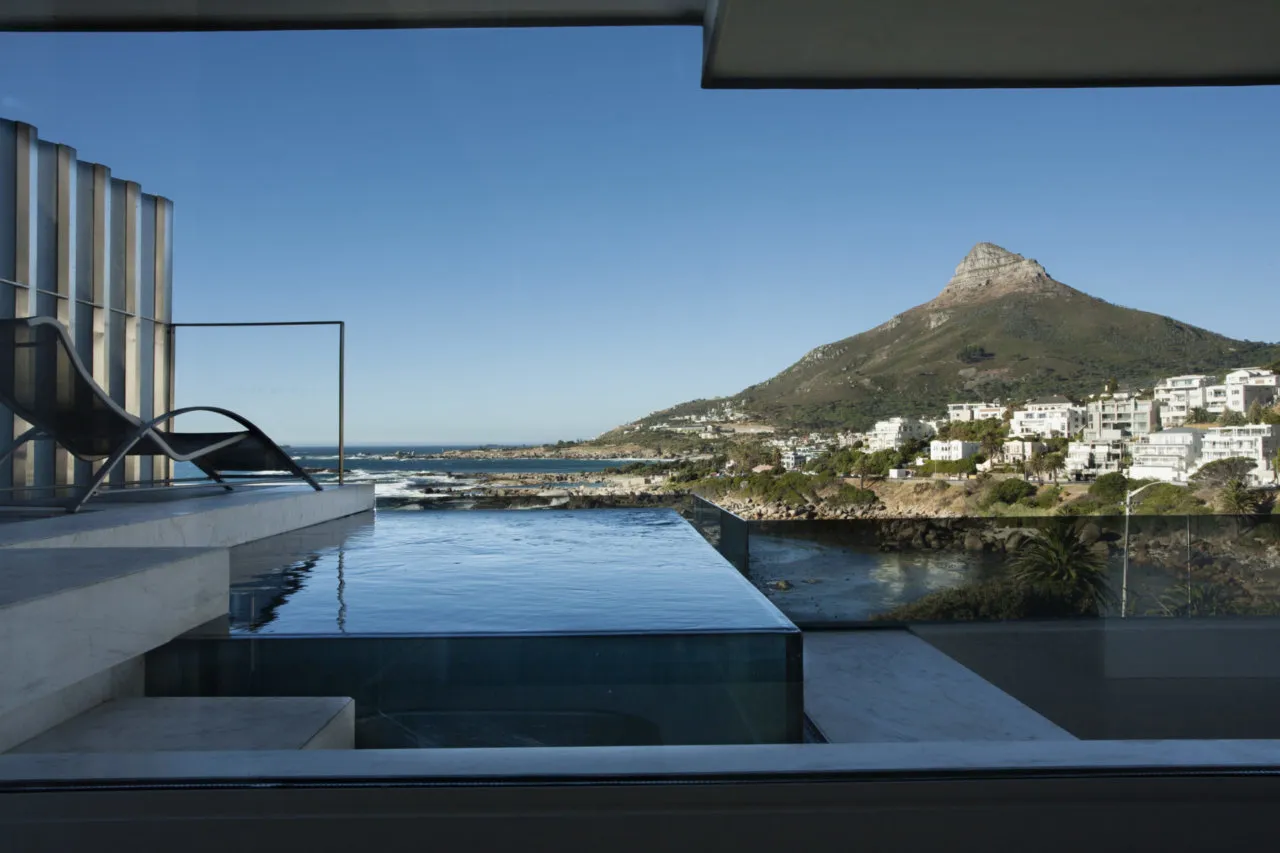 Victoria Rd Luxury Penthouse, Bakoven